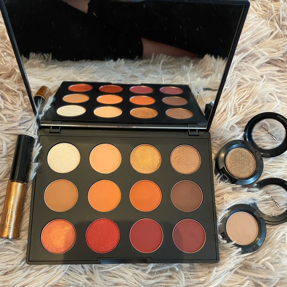 MAC eyeshadow bundle with gold eyeliner